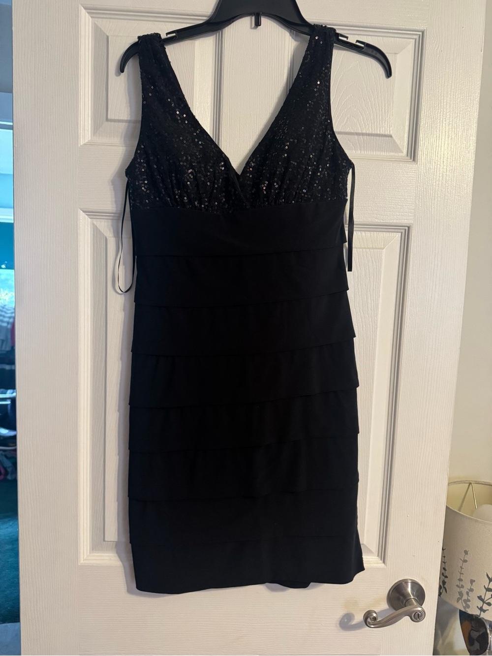 Black Sleeveless V-Neck Tiered Evening Dress